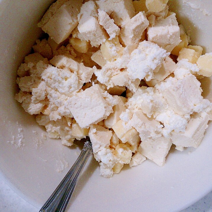 角切り木綿豆腐とチーズのコロコロおからホイップあえ